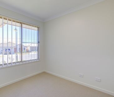 Family Home in Highlands Estate! - Photo 5