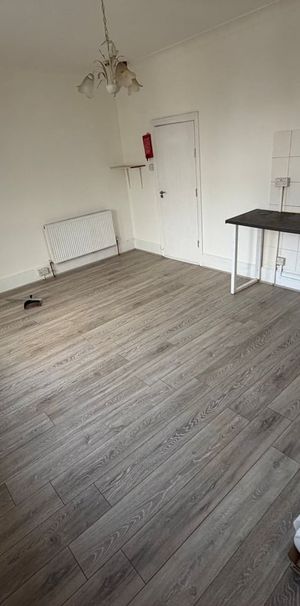 Room in a Shared Flat, Friern Barnet Road, N11 - Photo 2