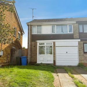3 Bedroom House to Rent in St Johns Road, Kettering, Northants, NN15 - Photo 2