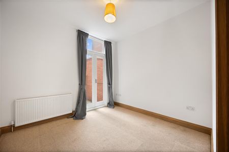 Hillfield Road, West Hampstead, London - Photo 2