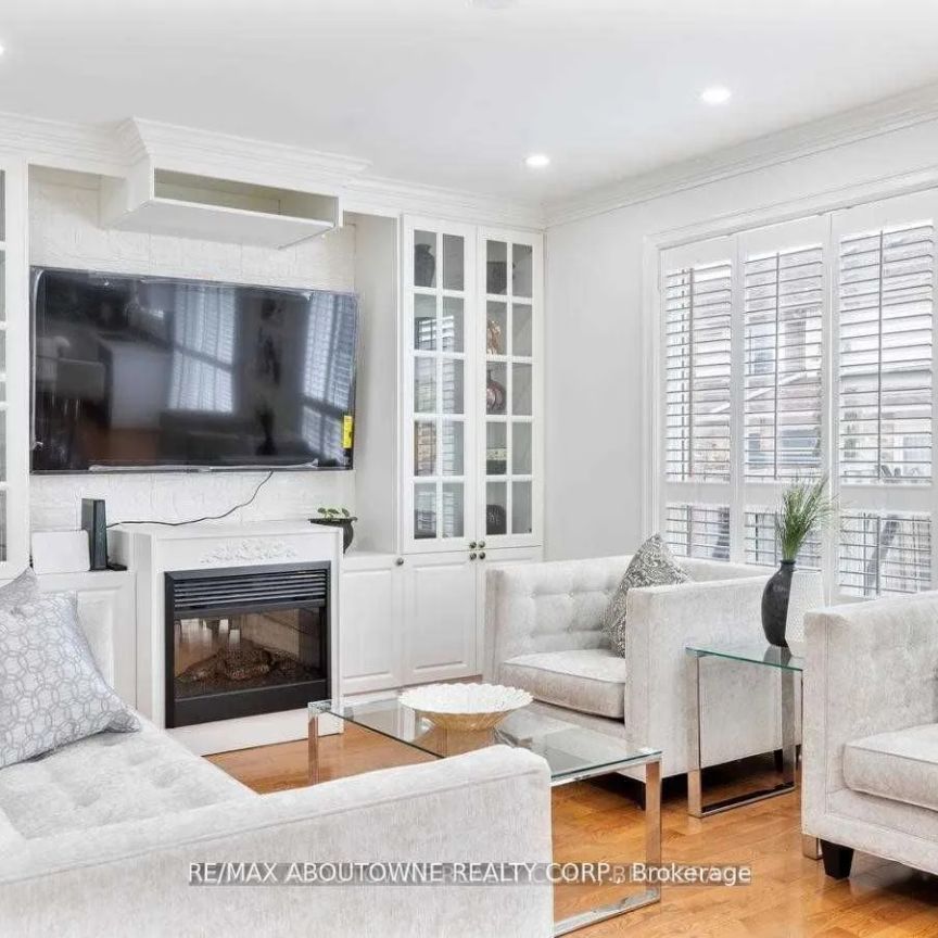 Detached Home For Lease | W9245835 - Photo 1