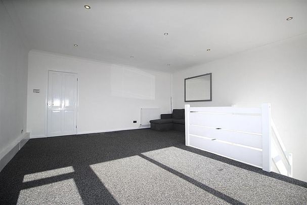 2 bedroom maisonette to rent - Photo 1