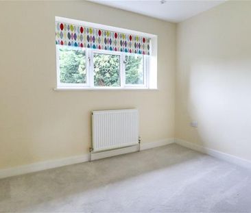 4 bedroom semi-detached house to rent - Photo 2