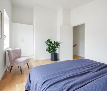 Skønt enderækkehus fra 2025 med bl.a. 3 soveværelser, terrasse og b... - Photo 1