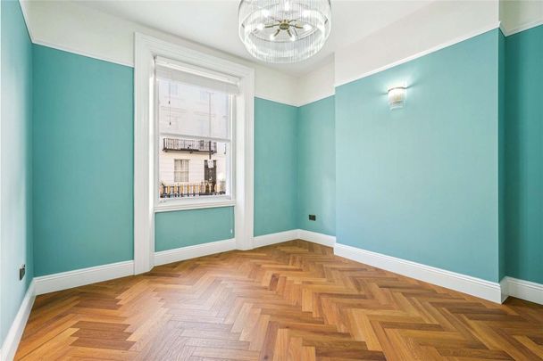 A five bedroom Georgian house totally refurbished throughout and presented in immaculate condition. - Photo 1