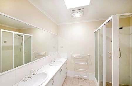 Family Home In Heart Of Bruce - Photo 4