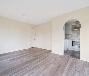 Poets Chase, Aylesbury, HP21 - Photo 2