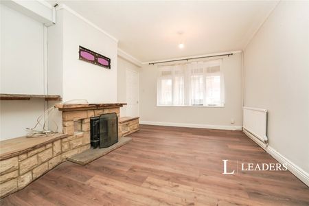 3 bedroom house to rent Trent Road, Brockworth, Gloucester, GL3 - Photo 2