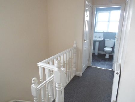 3 bedroom semi-detached house to rent - Photo 2