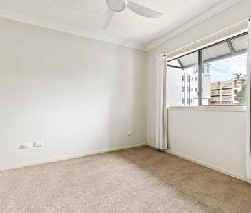 One Bedroom Unit - BRAND NEW CARPET! - Photo 2