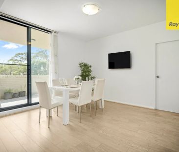 SPACIOUS TWO BEDROOM WITH STUDY - 300M TO TRAIN STATION - Photo 3