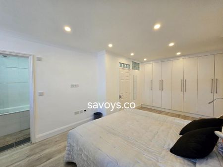 3 bedroom flat to rent - Photo 4