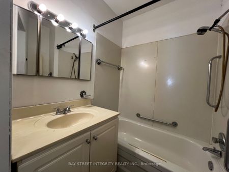 For Lease - 204 Greenfield Avenue, Toronto, Ontario - Photo 3