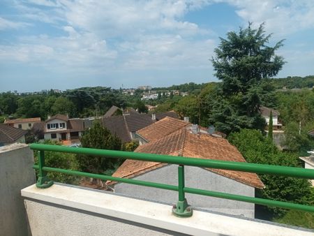POITIERS PROXIMITE CENTRE VILLE: studio meublé de 22.53 m² avec balcon et parking - Photo 4