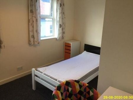 3 bedroom apartment to rent - Photo 4