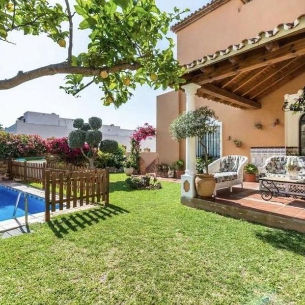 Alquiler de casa o chalet independiente en Calle Cardenal Pedro González - Photo 1