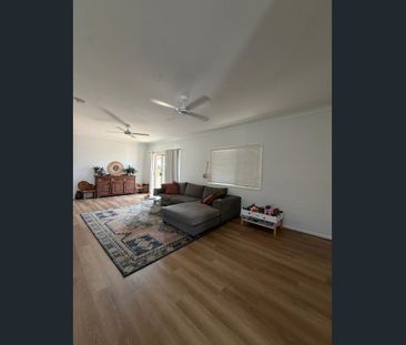 Well Presented 4 Bedroom Home - Photo 2