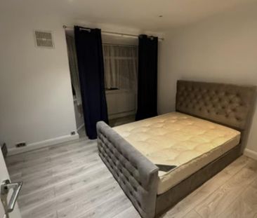 3 bedroom end of terrace house to rent - Photo 1