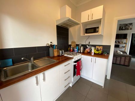 2 Bedroom, Kelburn - Photo 4