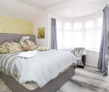 4 bedroom semi-detached house to rent - Photo 2