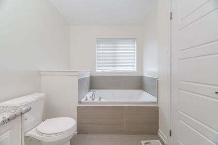 For Lease - 12 Pagebrook Crescent, Hamilton, Ontario - Photo 3