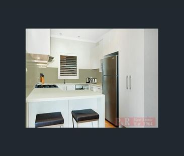 Brand new renovation full brick high ceiling house in Beverly Hills. - Photo 1