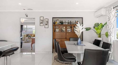 Springvale - 5 Bedrooms - Photo 2