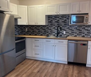 BEAU 5½|CENTRE-VILLE|TOUT INCLUS|MEUBLÉ - Photo 2