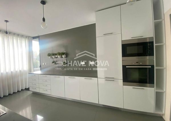 Apartamento T5 em Porto