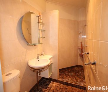 FULLY FURNISHED 1 BEDROOM TOWNHOUSE IN CBD - GAS & ELECTRICITY INCL... - Photo 6