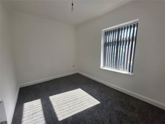 Lees Hall Road, Thornhill Lees, Dewsbury, WF12 - Photo 1
