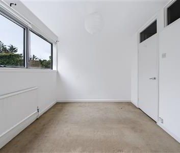 Claudia Place, SW19 - Photo 2