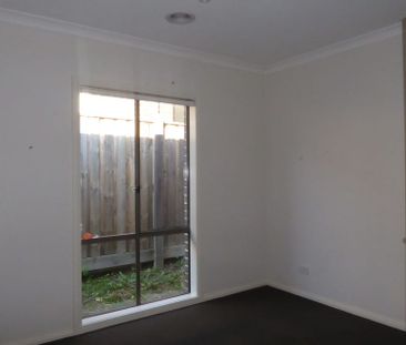 8 Morfesse Street, South Morang. - Photo 2