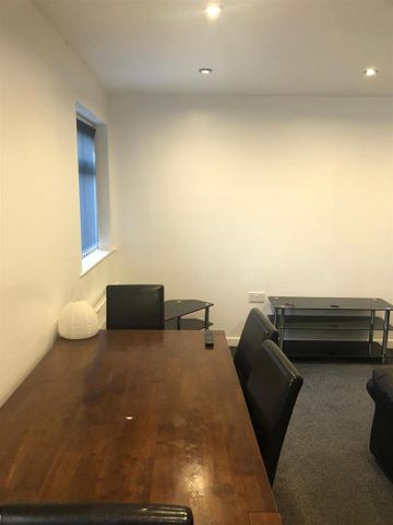 3 bedroom apartment to rent - Photo 2