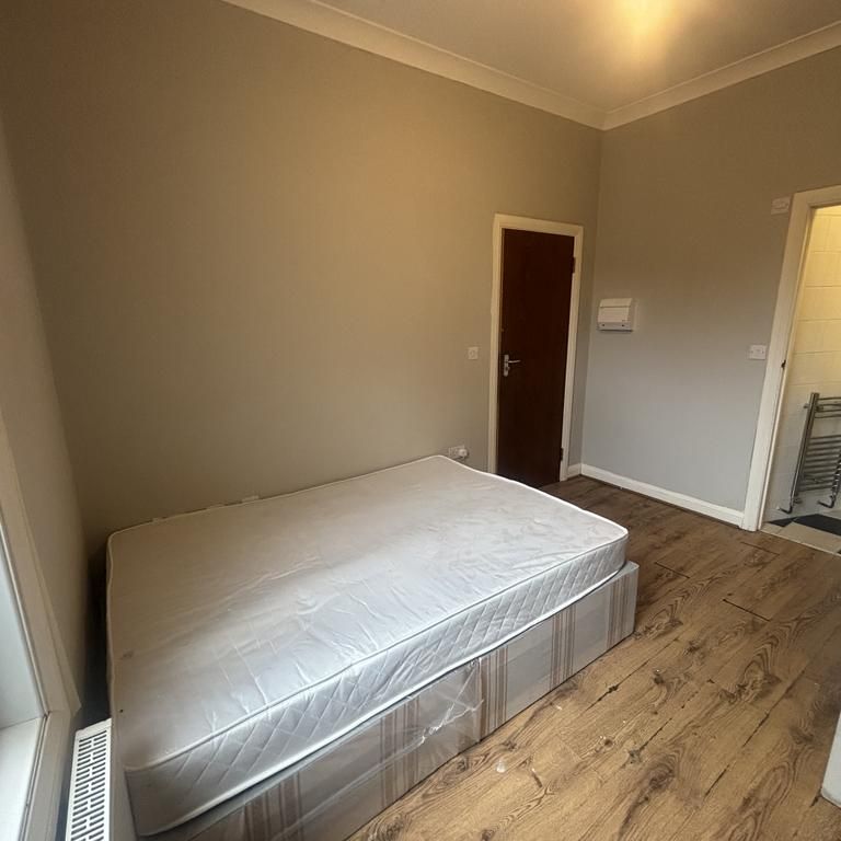 1 bedroom bedsit to rent - Photo 1