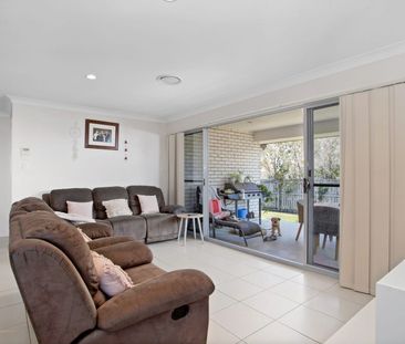 Spacious Family Home – Walk to Bucasia Beach! - Photo 1