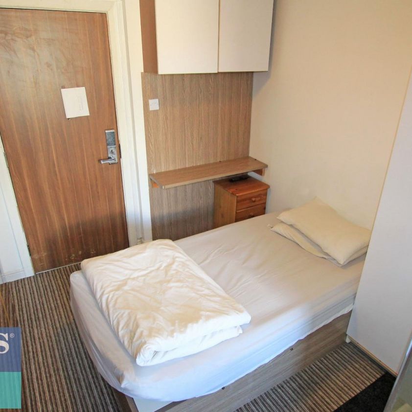 1 bedroom Flat To Let - Photo 1