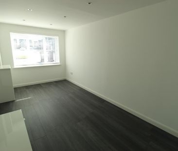 4 bedroom detached house to rent - Photo 2