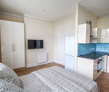 Apt 11, Fairbairn Residence - Photo 5