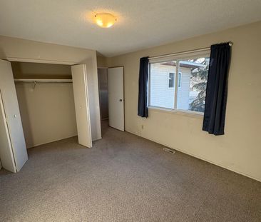 Townhouse in Whitehorn - Photo 3