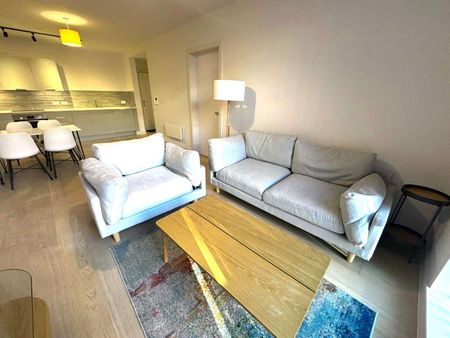 AVAILABLE NOW! | FULLY FURNISHED | TWO DOUBLE BEDROOM | LOCATED IN THE PHOTOGRAPHIC WORKS DEVEOLPMENT | EXCELLENT TRANSPORT CONNECTIONS - Photo 2