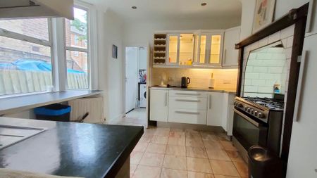 3 bedroom terraced house to rent - Photo 5