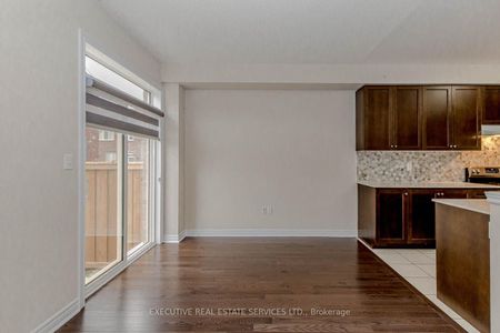 Condo Townhouse For Lease | W7355362 - Photo 4