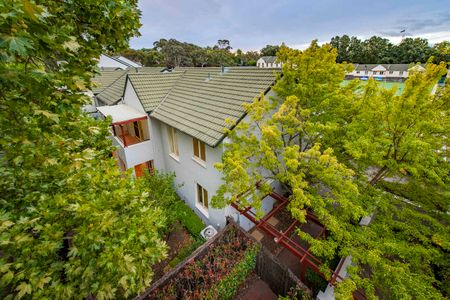 Homely Three Bedroom Townhome in Perfect Location! - Photo 4