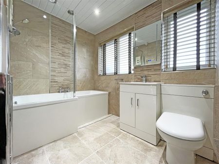 3 bedroom Terraced House to rent - Photo 3