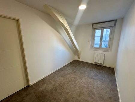 A louer - appartement T3 de 64m2, refait à neuf, situé au 2ème étage en plein centre-ville de Tarbes. - Photo 2