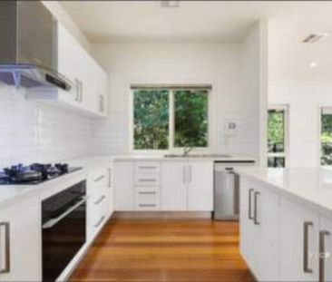 Mitcham - Photo 4
