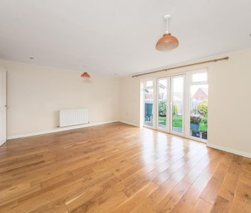 4 bedroom link detached house to rent - Photo 1