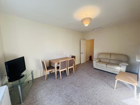 Bath Road, Maidenhead - Photo 2