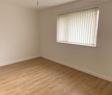 Bunkers Lane, Batley, WF17 - Photo 2